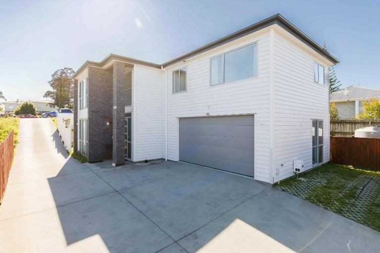 Photo of property in 436 East Coast Road, Windsor Park, Auckland, 0630