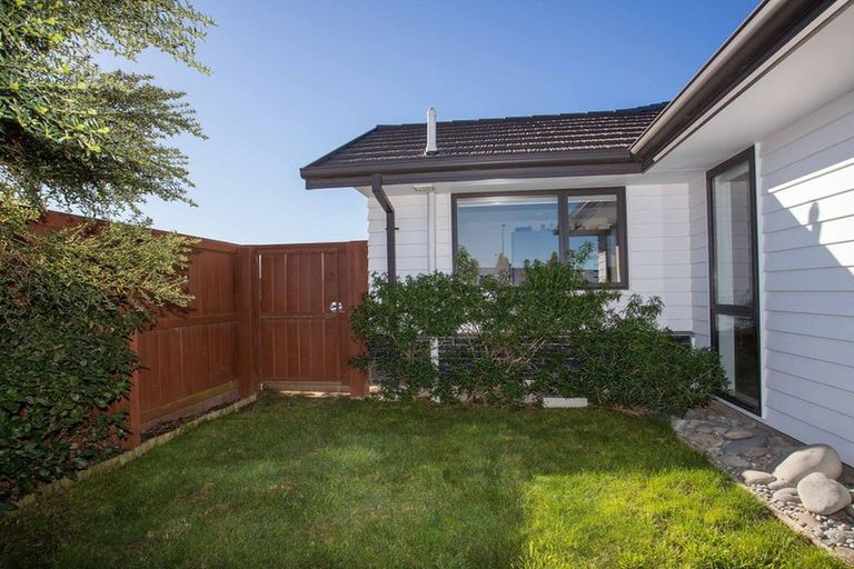 Photo of property in 72 Shillingford Boulevard, Rolleston, 7615