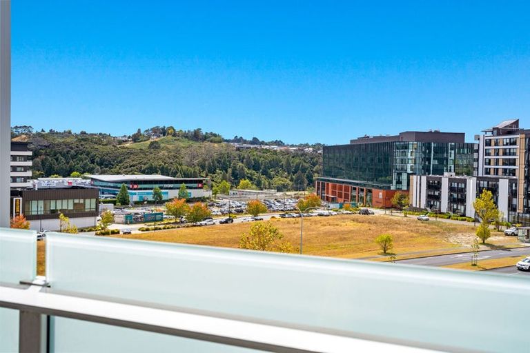 Photo of property in 403/1 Rose Garden Lane, Albany, Auckland, 0632