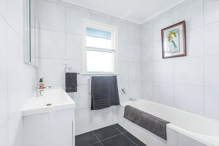 Photo of property in 107 Tuhikaramea Road, Dinsdale, Hamilton, 3204