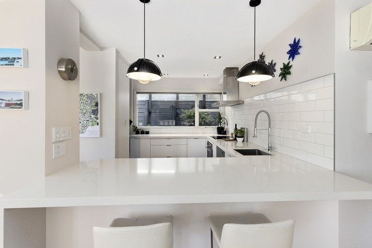 Photo of property in 4 Pinnacle Street, Seatoun, Wellington, 6022