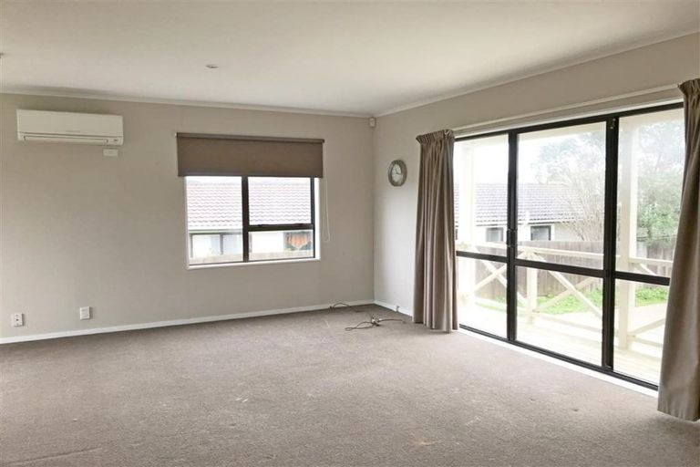 Photo of property in 38 Dominica Crescent, Grenada Village, Wellington, 6037