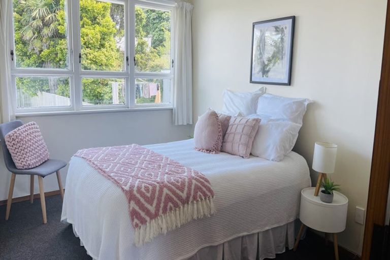 Photo of property in 70 Franklyn Road, Tawa, Wellington, 5028