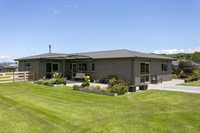 Photo of property in 8 Kahikatea Drive, Kinloch, Taupo, 3377