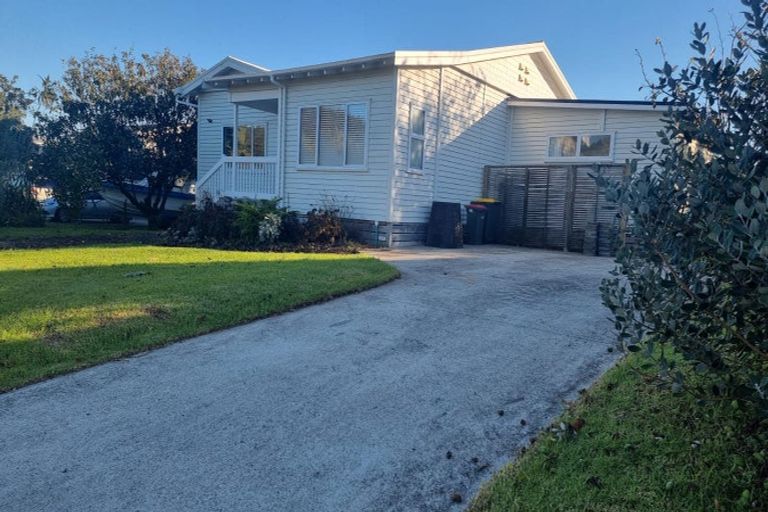 Photo of property in 9 Banks Road, Kawakawa Bay, Papakura, 2585
