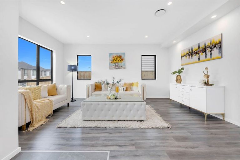 Photo of property in 60 Drumbuoy Drive, Flat Bush, Auckland, 2019