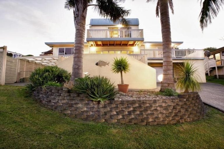 Photo of property in 20 Merehai Place, Snells Beach, 0920