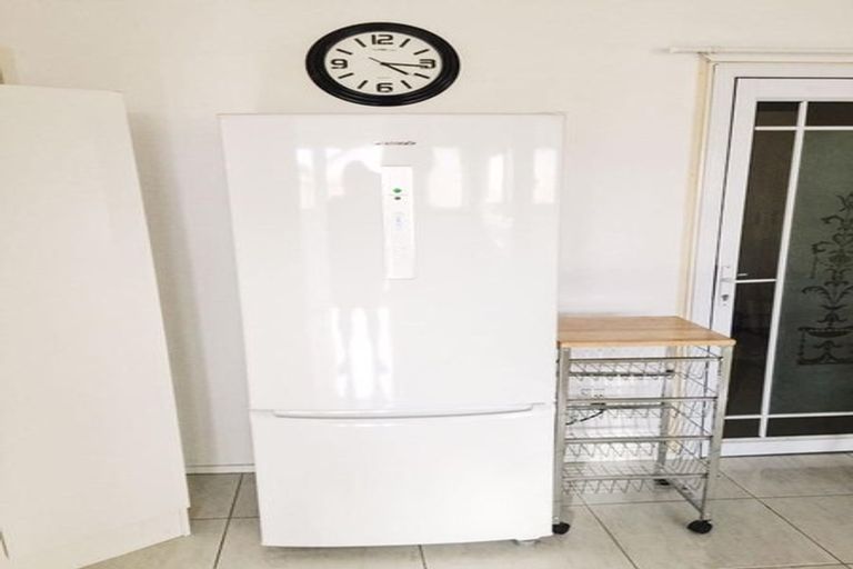 Photo of property in 850 East Coast Road, Oteha, Auckland, 0630