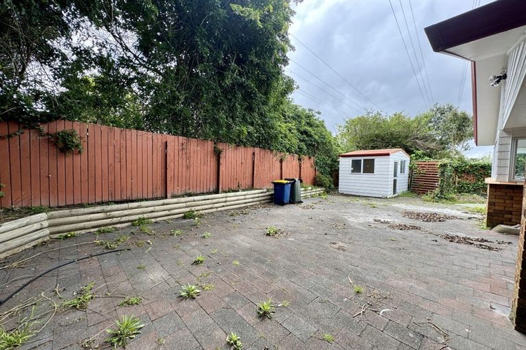 Photo of property in 6 Porter Avenue, Te Atatu South, Auckland, 0610