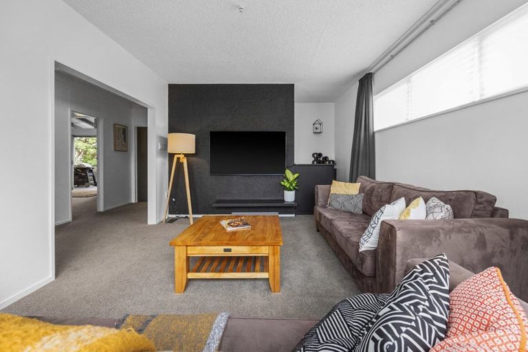 Photo of property in 1 Ashford Place, Havelock North, 4130