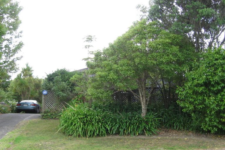 Photo of property in 1/71 Island Bay Road, Beach Haven, Auckland, 0626