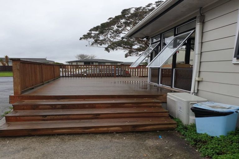 Photo of property in 375 Roscommon Road, Clendon Park, Auckland, 2103