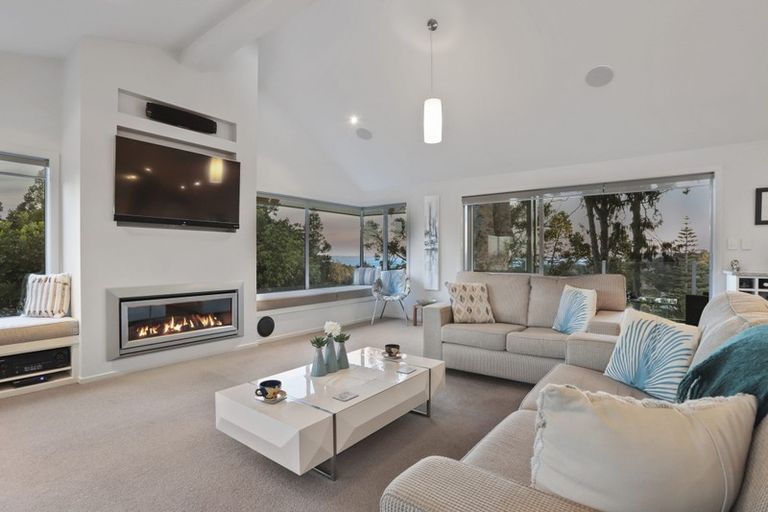 Photo of property in 9 Tinopai Road, Titirangi, Auckland, 0604