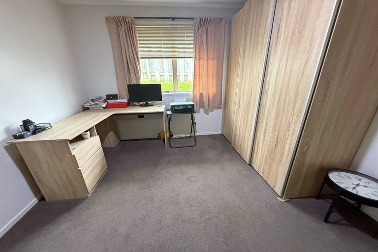 Photo of property in 13 Dovey Place, Massey, Auckland, 0614