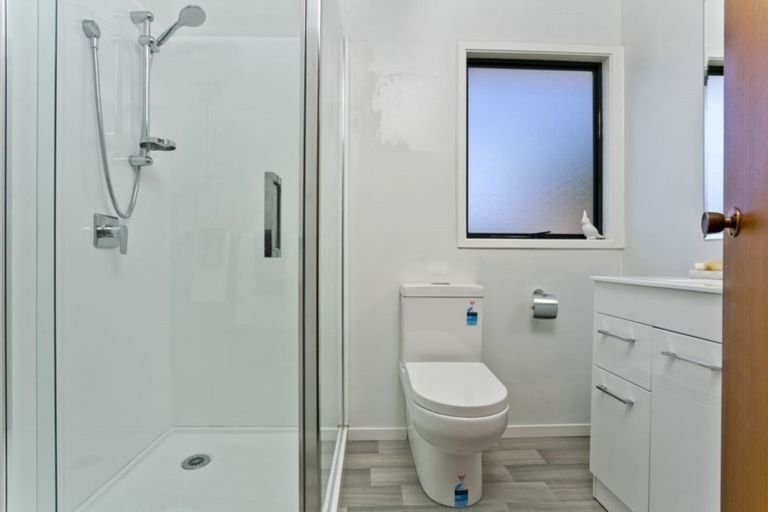 Photo of property in 26 Cabello Place, Unsworth Heights, Auckland, 0632