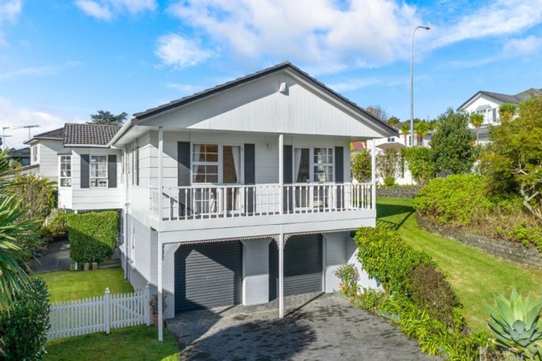 Photo of property in 2 Ravenstone Place, Chatswood, Auckland, 0626