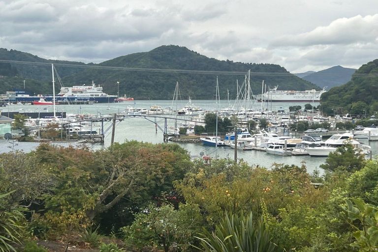 Photo of property in 34 Waikawa Road, Picton, 7220