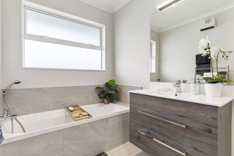 Photo of property in 3 Kuawa Drive, Kumeu, 0810