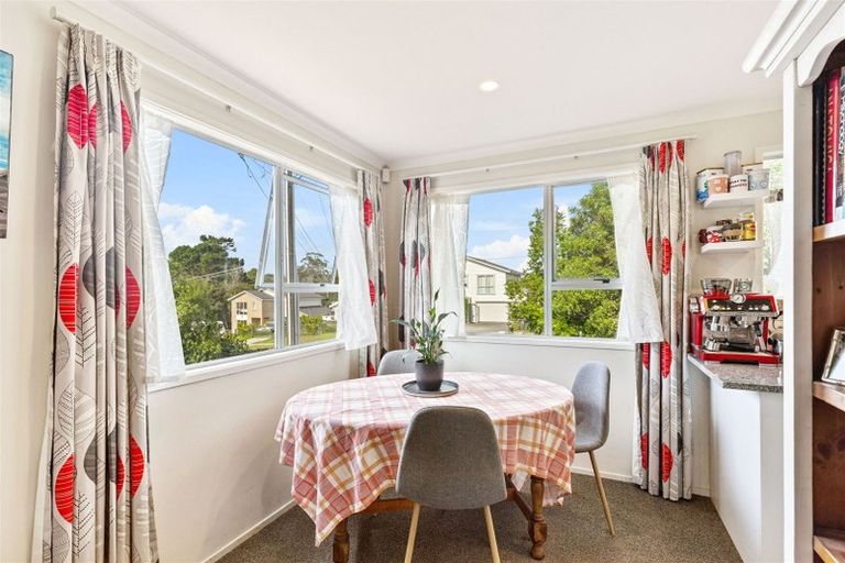 Photo of property in 2 Katrina Place, Massey, Auckland, 0614
