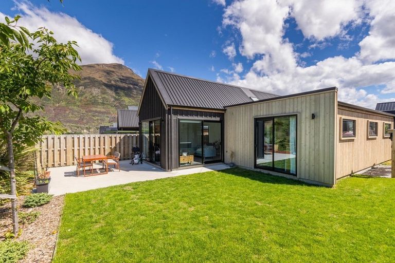Photo of property in 41 Red Cottage Drive, Lake Hayes, Queenstown, 9304