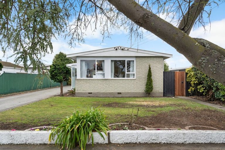 Photo of property in 1/33 Prestons Road, Redwood, Christchurch, 8051