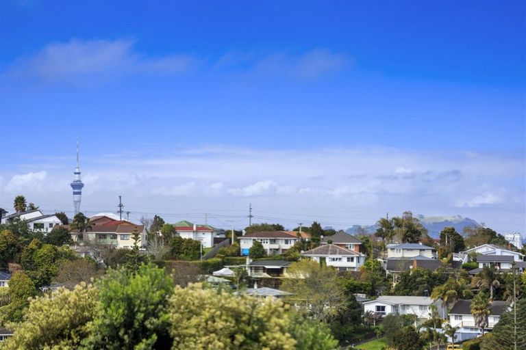 Photo of property in 2/41 Monarch Avenue, Hillcrest, Auckland, 0627