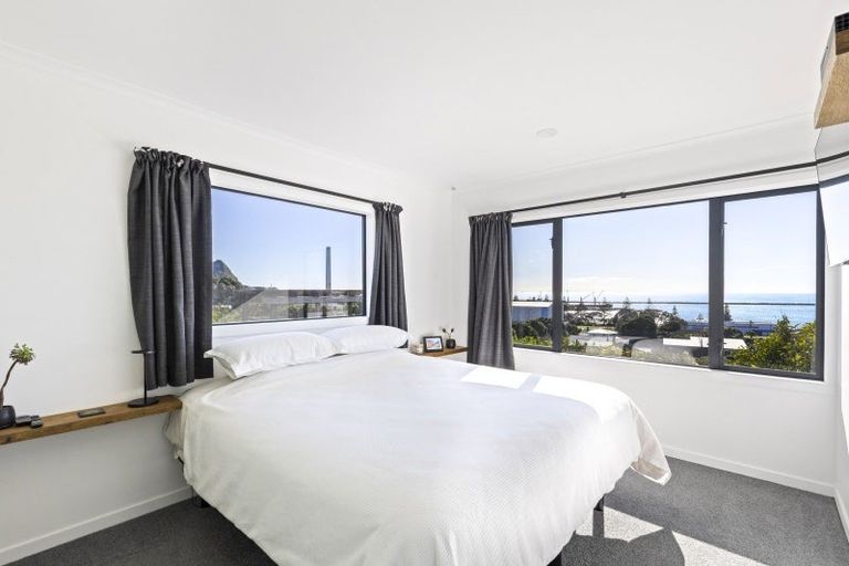 Photo of property in 23 Peace Avenue, Moturoa, New Plymouth, 4310