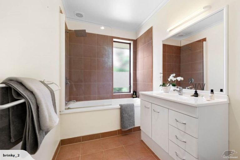 Photo of property in 2 Frank Knight Place, Waiuku, 2123