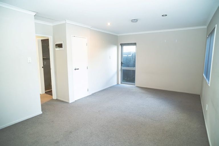 Photo of property in 17 Tiroroa Avenue, Te Atatu South, Auckland, 0610
