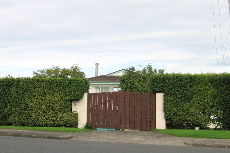 Photo of property in 115 Sandspit Road, Shelly Park, Auckland, 2014