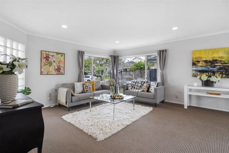 Photo of property in 9 Camerton Close, Northpark, Auckland, 2013