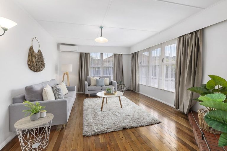 Photo of property in 12 Morgan Place, Tawa, Wellington, 5028