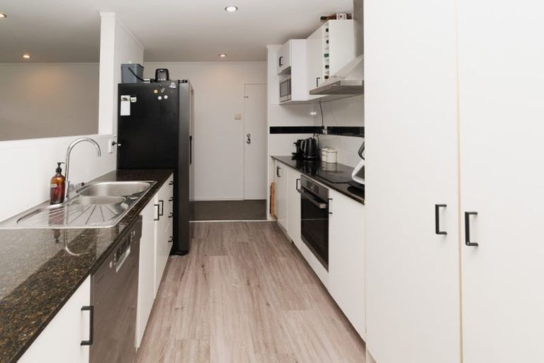 Photo of property in 13 Lanier Place, Glendene, Auckland, 0602