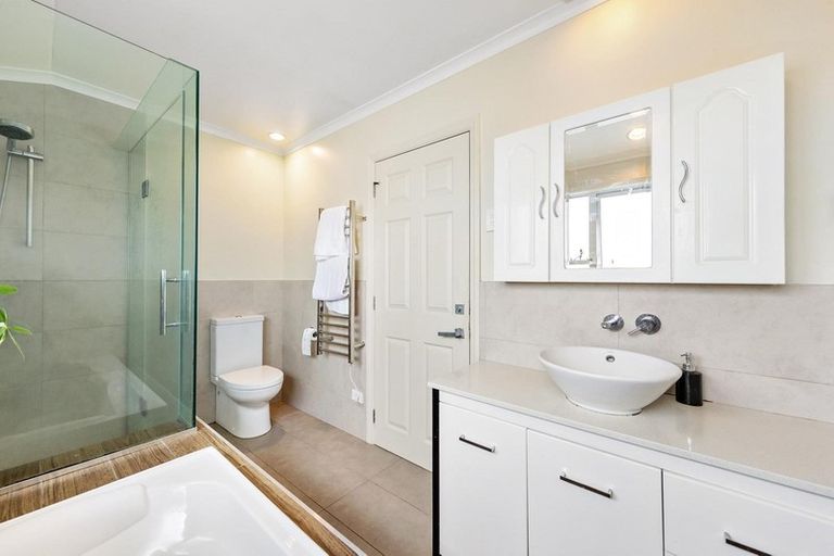 Photo of property in 42 Moa Road, Point Chevalier, Auckland, 1022