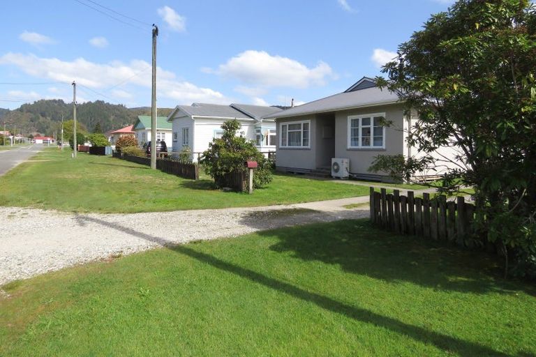 Photo of property in 28 Main Street, Reefton, 7830