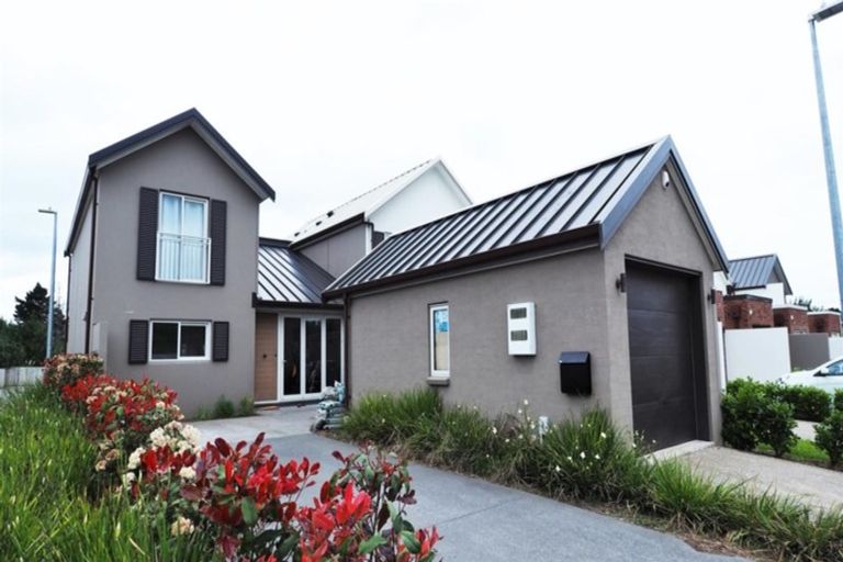 Photo of property in 13 Kaihua Terrace, Mangere Bridge, Auckland, 2022