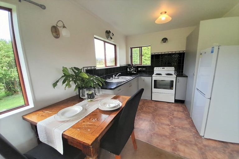 Photo of property in 4 Cemetery Road, Kuaotunu, Whitianga, 3592