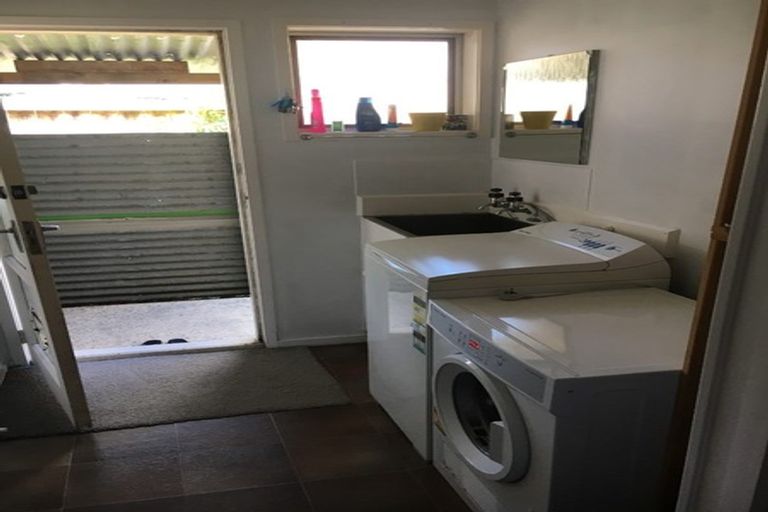 Photo of property in 1/20 Churchill Road, Murrays Bay, Auckland, 0630