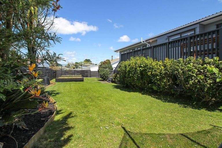 Photo of property in 3 Stella Drive, Clarks Beach, 2122