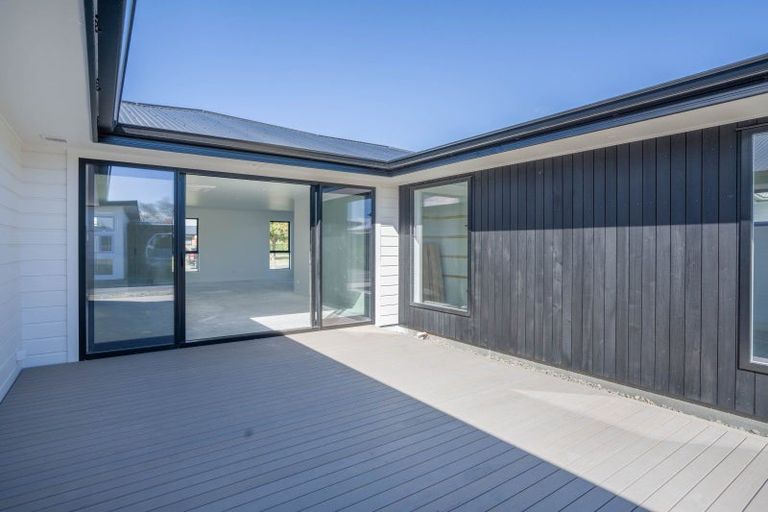 Photo of property in 16 Maison Way, Rangatira Park, Taupo, 3330