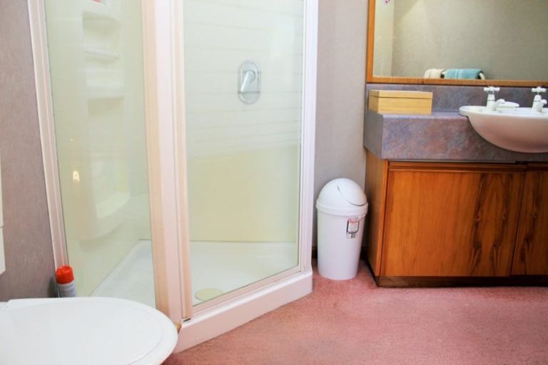 Photo of property in 6 Pop Andrew Drive, Te Anau, 9600