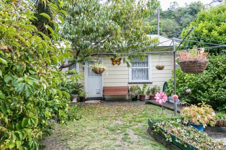 Photo of property in 17 Chaucer Road, Hospital Hill, Napier, 4110