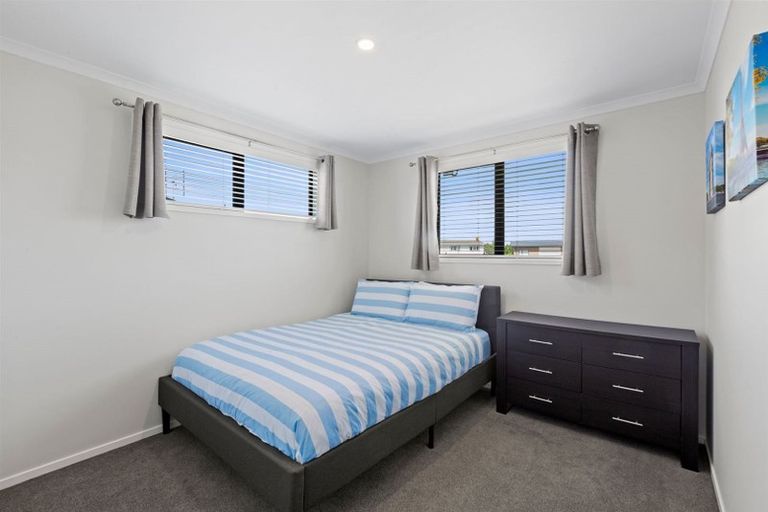 Photo of property in 11 Discovery Place, Marfell, New Plymouth, 4310