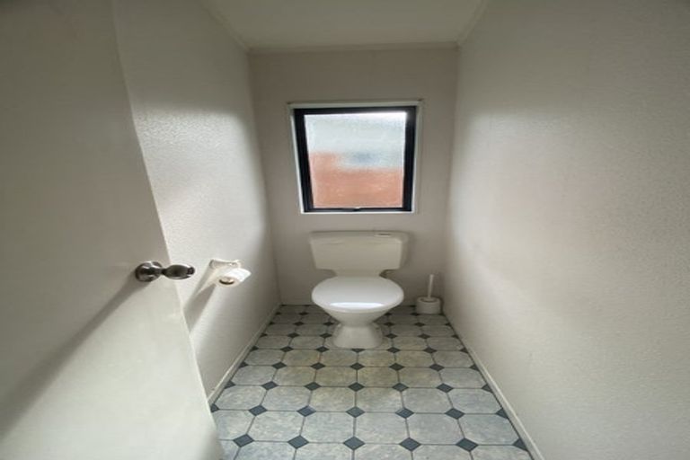 Photo of property in 9 Bridge Avenue, Te Atatu South, Auckland, 0610