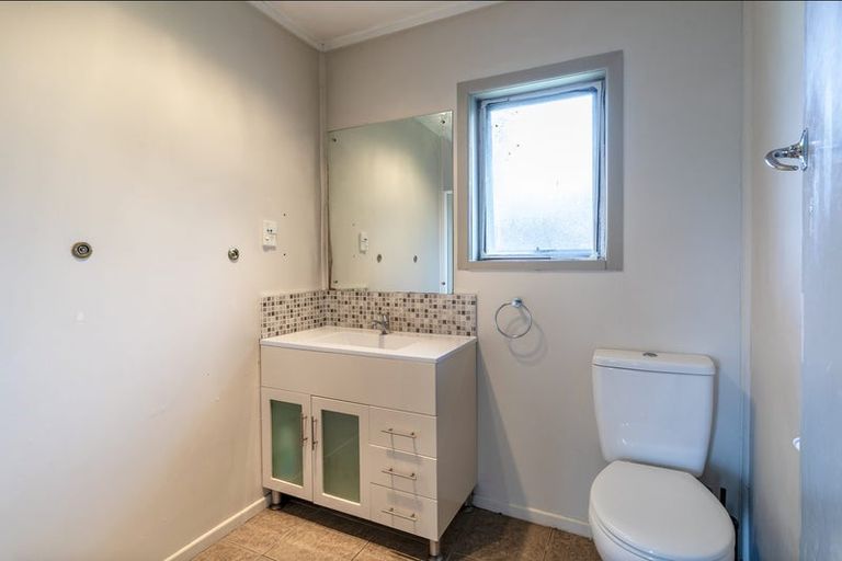 Photo of property in 51 Tirimoana Road, Te Atatu South, Auckland, 0602