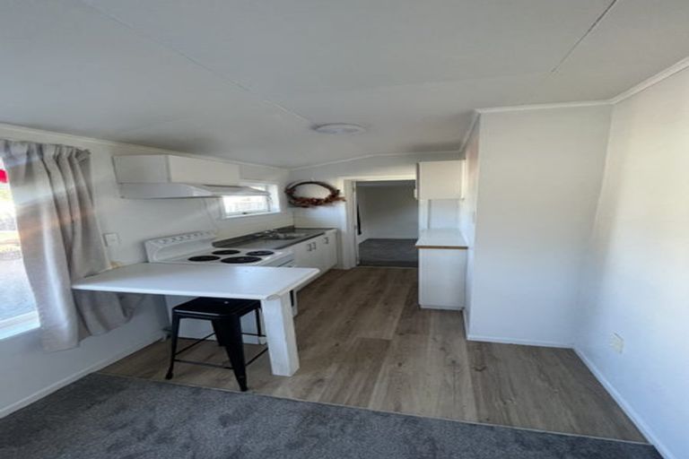 Photo of property in 71 Golf Road, New Lynn, Auckland, 0600