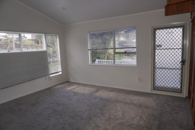 Photo of property in 8 Edgeworth Road, Glenfield, Auckland, 0629