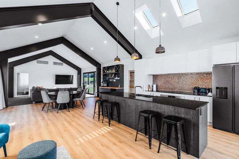 Photo of property in 2 Vickers Way, Acacia Bay, Taupo, 3385