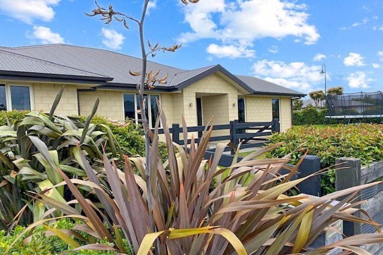 Photo of property in 2 Binyon Place, Rolleston, 7614