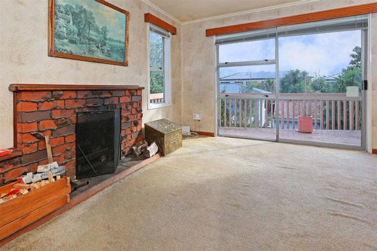 Photo of property in 5 Renata Crescent, Te Atatu Peninsula, Auckland, 0610